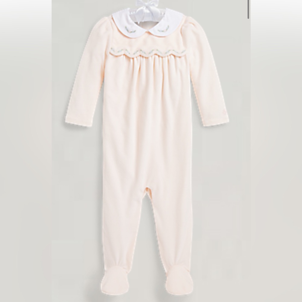 🩷RL🩷 6M NWOT EMBROIDERED VELOUR FOOTED ONESIE. PRECIOUS AND NEW!